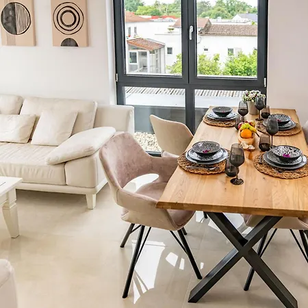 Ξενοδοχείο με διαμερίσματα Dom 3*