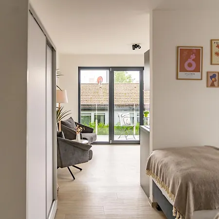 Ξενοδοχείο με διαμερίσματα Dom