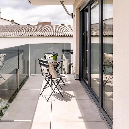 Ξενοδοχείο με διαμερίσματα Dom