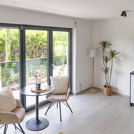 Ξενοδοχείο με διαμερίσματα Dom 3*