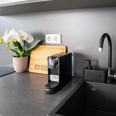 Ξενοδοχείο με διαμερίσματα Dom 3*