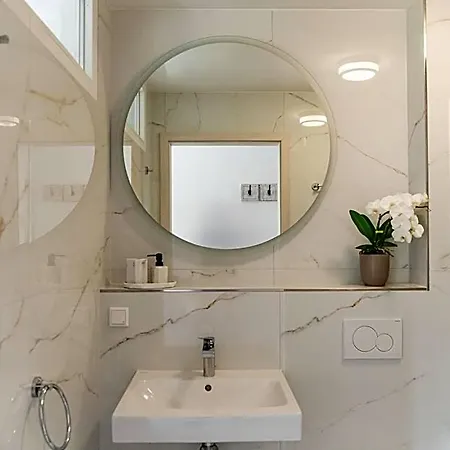 Dom Aparthotel 3*